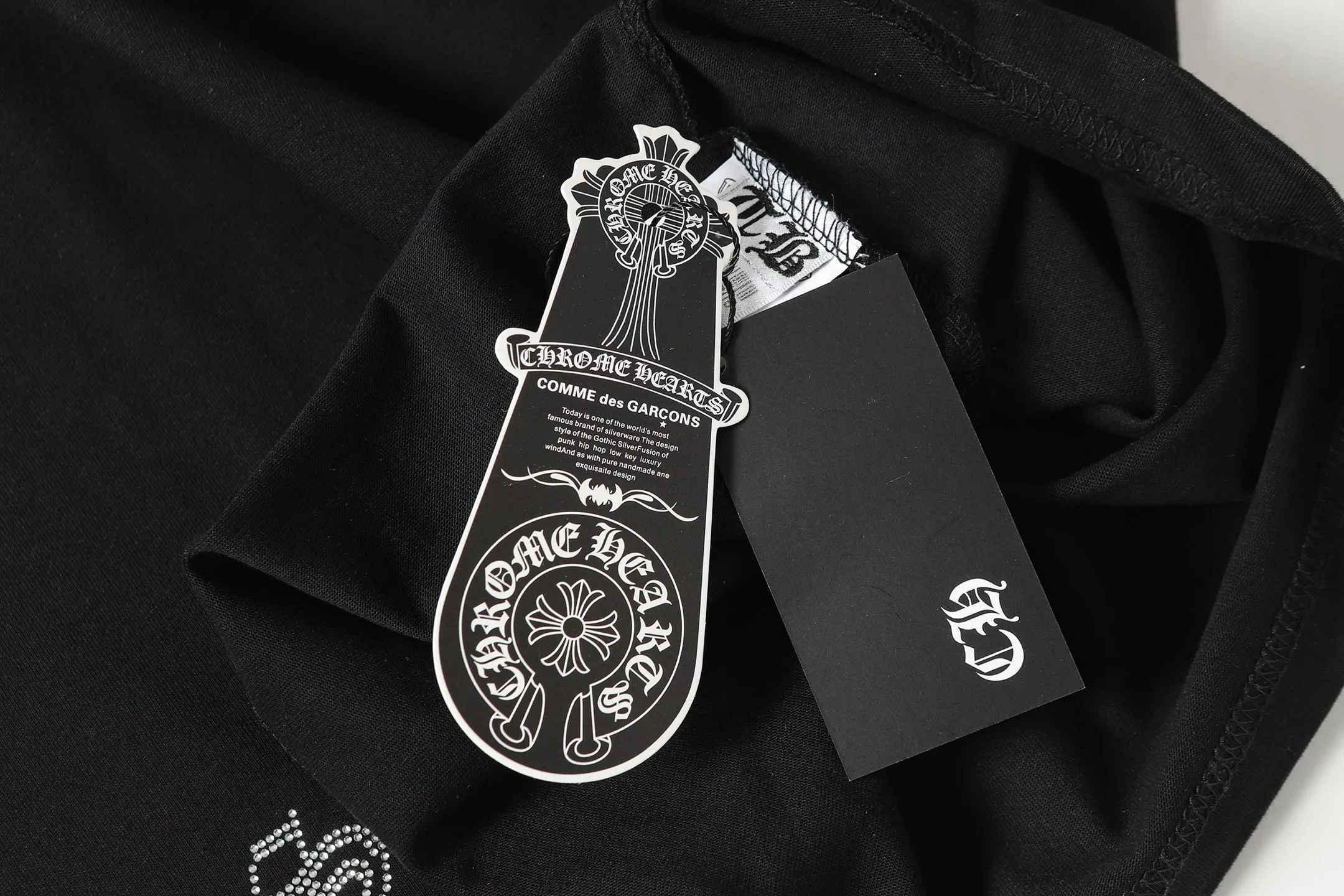 P160 Cross-border running quantity model, please do not place an order if you pursue quality -Chrome Hearts/Chrome Hearts Sanskrit hot diamond Sanskrit horseshoe explosive short-sleeved T-shirt -High weight, high density and high quality, soft, delicate and skin-friendly wool, soft and silky to the touch, excellent warmth and skin-friendly properties -Customized weaving and dyeing, no color difference, no matter the fabric or workmanship details, beat the ordinary version on the market -Colour: black white -Size: S M L XL